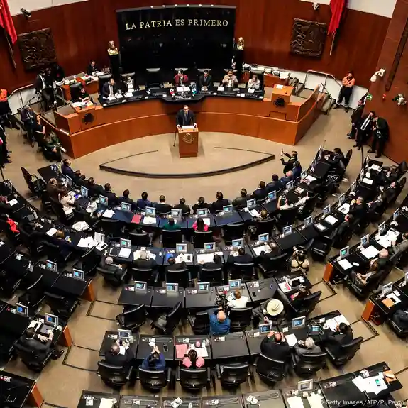 Senadores de México se van a golpes por debate sobre EE.UU.
